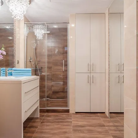 ホテル Absynt Old Town Deluxe